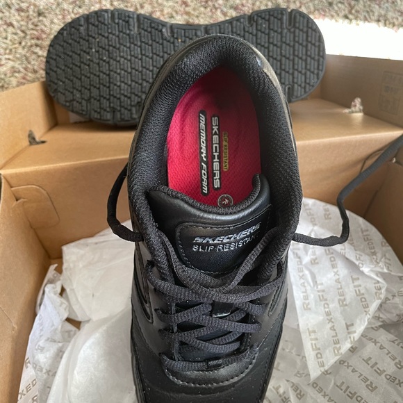 Skechers work shoe  size 8 - Picture 2 of 5